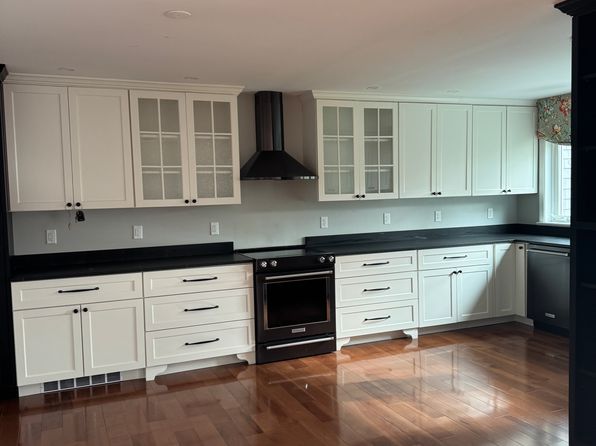 65 Pine Point Rd APT 11