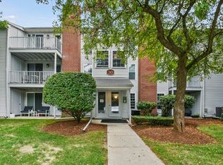 30 Walden Dr APT 10, Natick, MA 01760