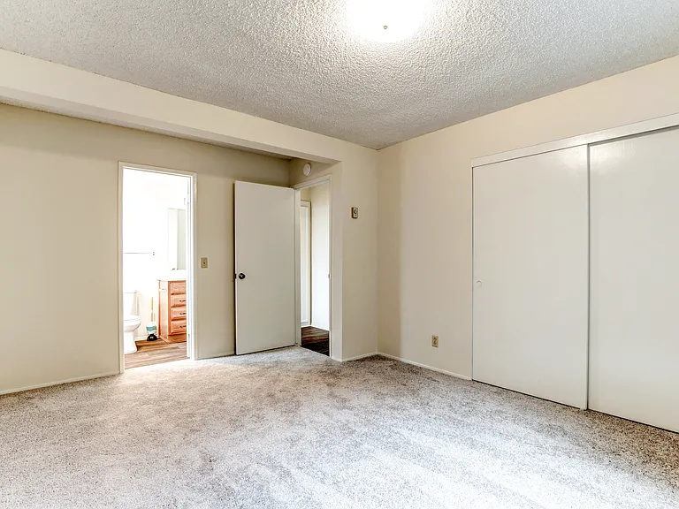 1575 Oak Apartment Homes — Photo 7