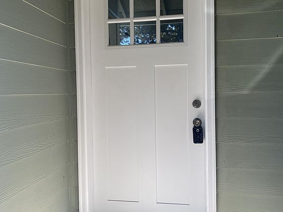 4th image of 308 Marine View Dr SW