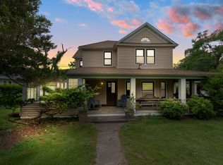 20 Lighthouse Rd, Hampton Bays, NY 11946