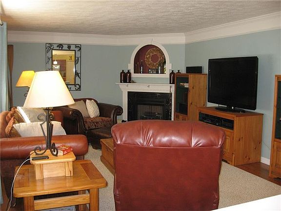 5th image of 1041 High Meadows Dr