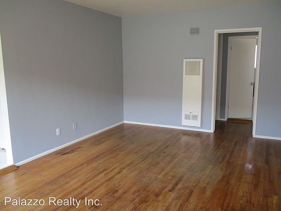 3rd image of 446 Gaviota Ave APT 8