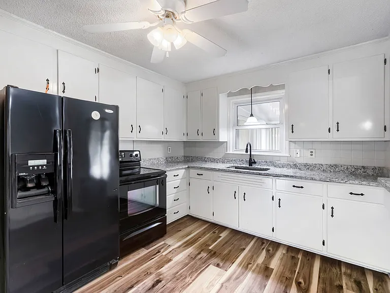 221 Eden Cir — Photo 8