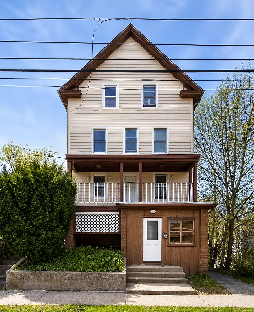 Building Photo - 5 Oak St
