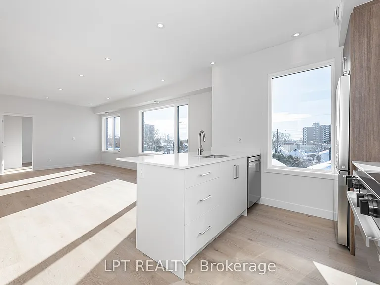 319 Shakespeare St #9 — Photo 3