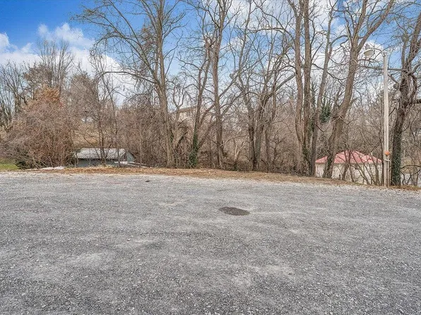 803 Bedford Rd #1, Vinton, VA 24179