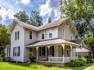 909 E Houston Ave, Crockett, TX 75835