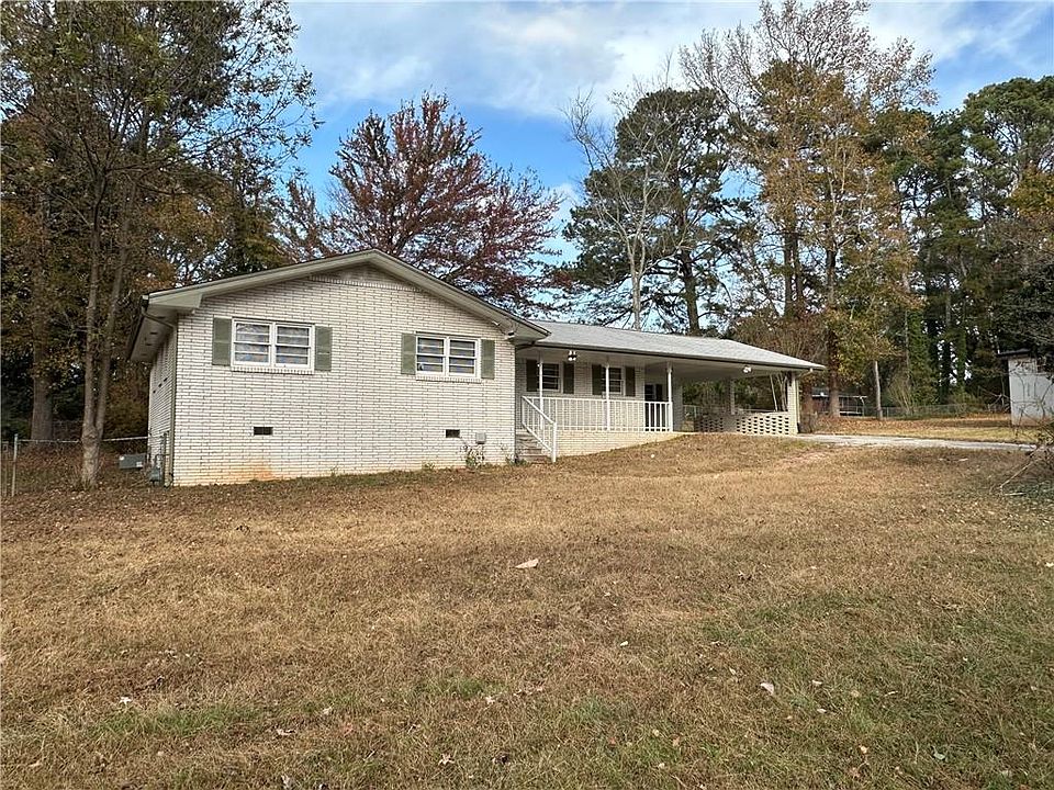 1st image of 423 Center Cir SW