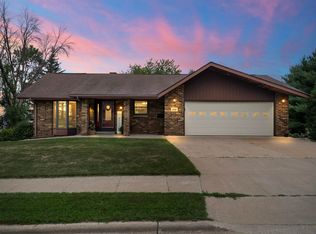 166 Droessler Dr, Dickeyville, WI 53808