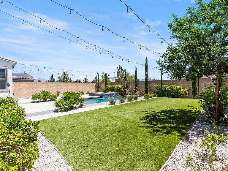 8370 Charleston Peak St — Photo 31