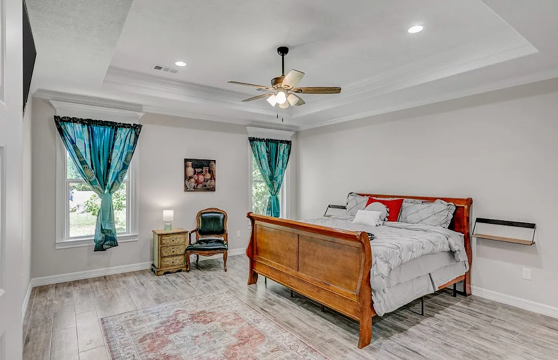 3 bed, $3,600 — Photo 2