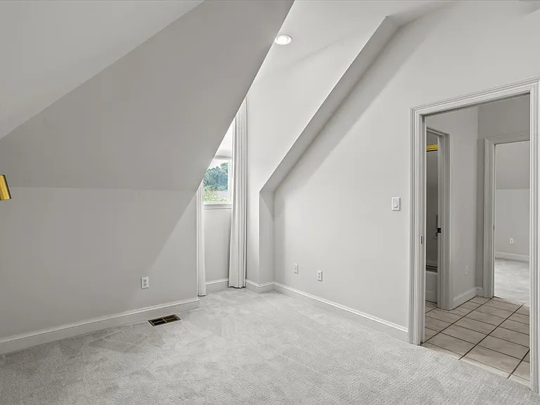 30 Crane Park — Photo 31
