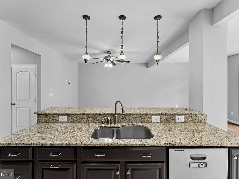 21268 Park Grove Ter — Photo 28