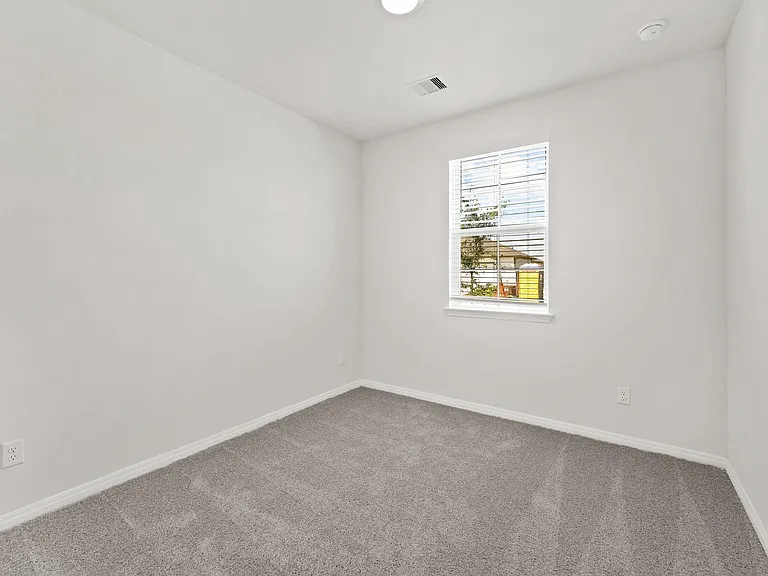 411 Town Lake Bnd — Photo 4