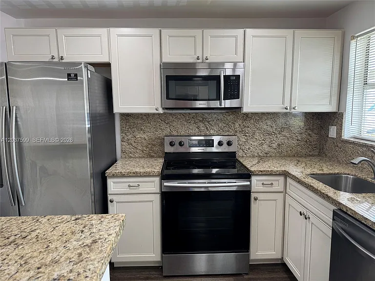 8325 Sunrise Lakes Blvd #103 — Photo 2