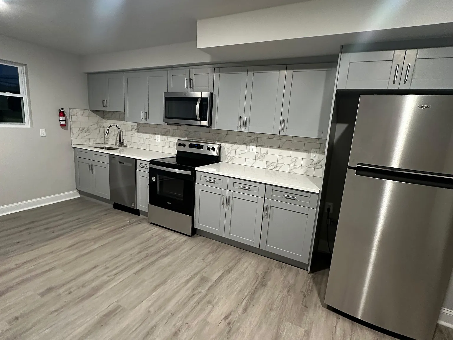 3 bed, 1.5 bath, $2,200 — Photo 2