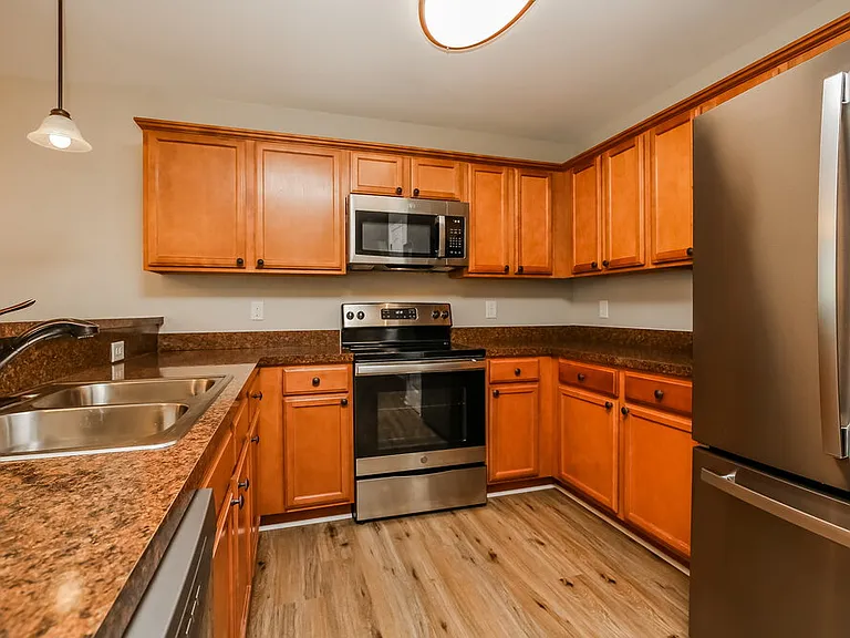 183 Lyndhurst Dr — Photo 8