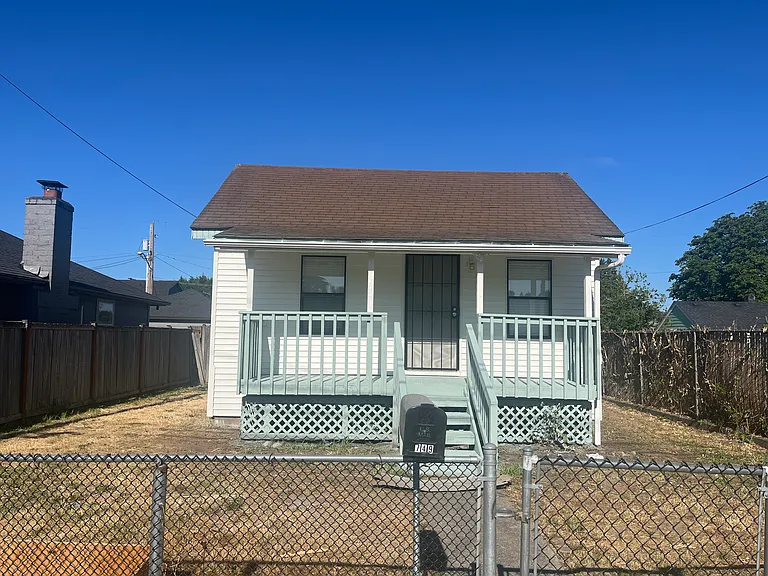 749 1st Ave N — Photo 1