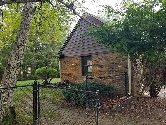 3rd image of 129 Pine Dr