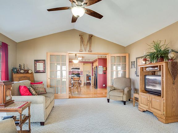 4th image of 19732 Crestwood Ln