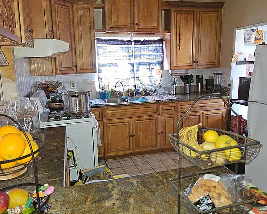 3rd image of 3230 Huron St