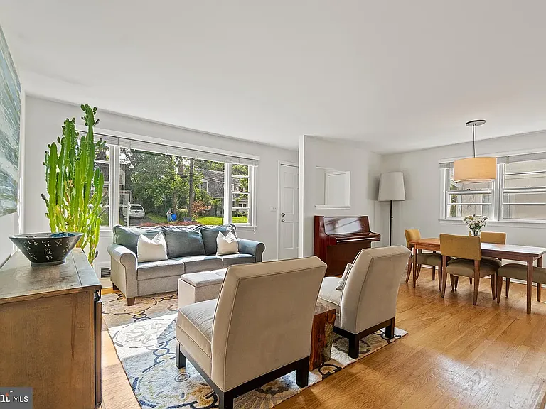 9407 Singleton Dr — Photo 3