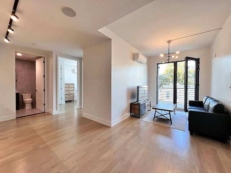1st image of 2708 Snyder Ave #310