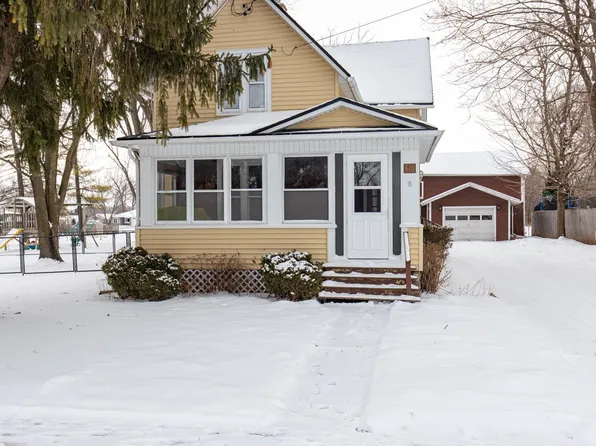 610 E Larrabee St, Omro, WI 54963