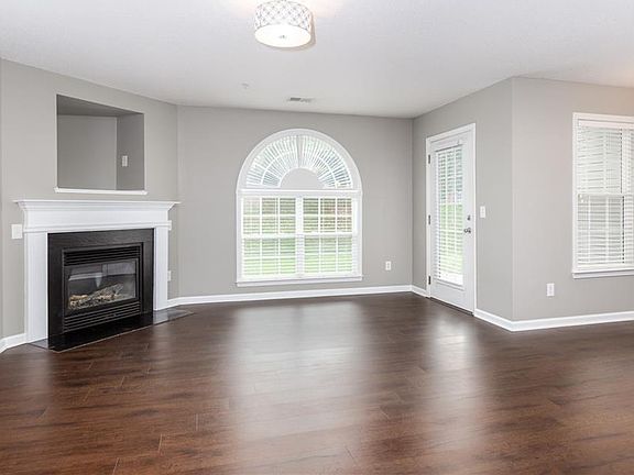 3rd image of 4700 Pennoak Ln #C