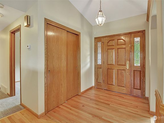 2nd image of 5231 71st Avenue NE