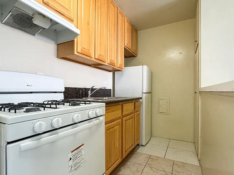 4641 La Mirada Ave #16 — Photo 7