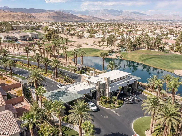 212 Fairway Woods Dr — Photo 33