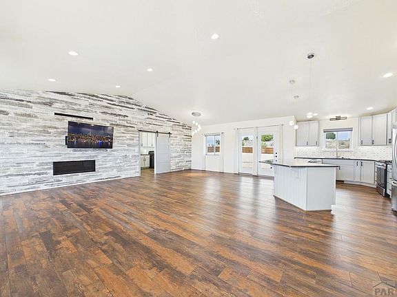 5th image of 1660 N Bonita Dr