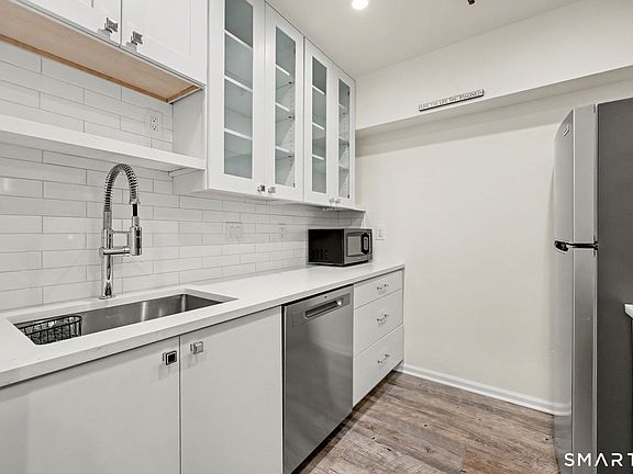 4th image of 25 Grand Street #158