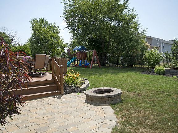 4th image of 5198 Stonehurst Dr