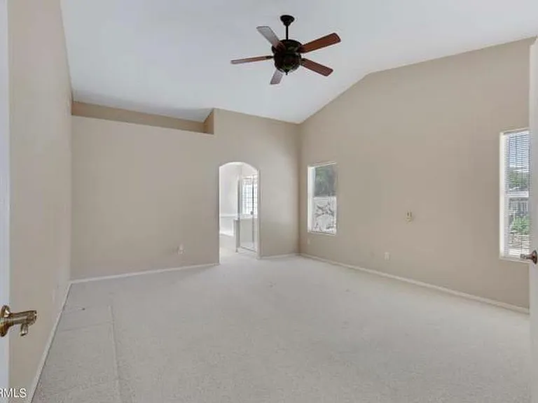 1075 N Saguaro St — Photo 16