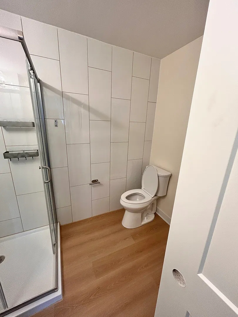 3 bed, 1000 sqft, $2,500 — Photo 4