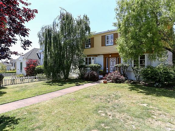 2nd image of 52 Broadmoor Dr