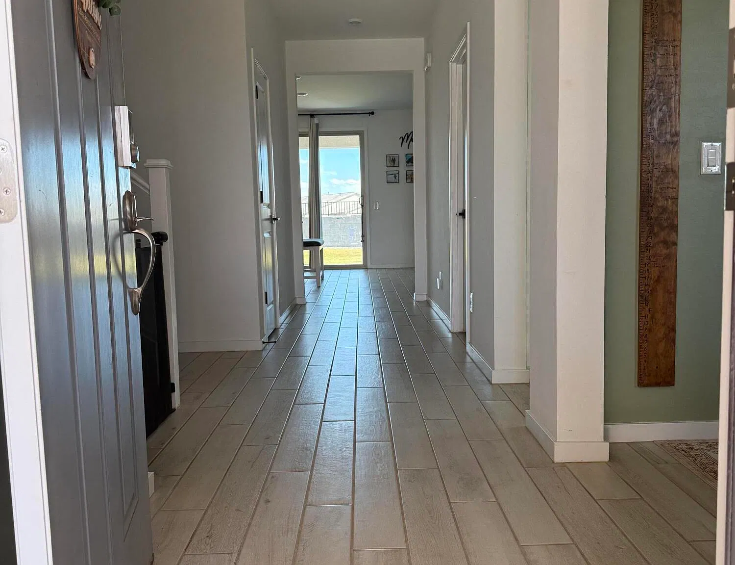 4 bed, 3.0 bath, 2511 sqft, $2,600 — Photo 2