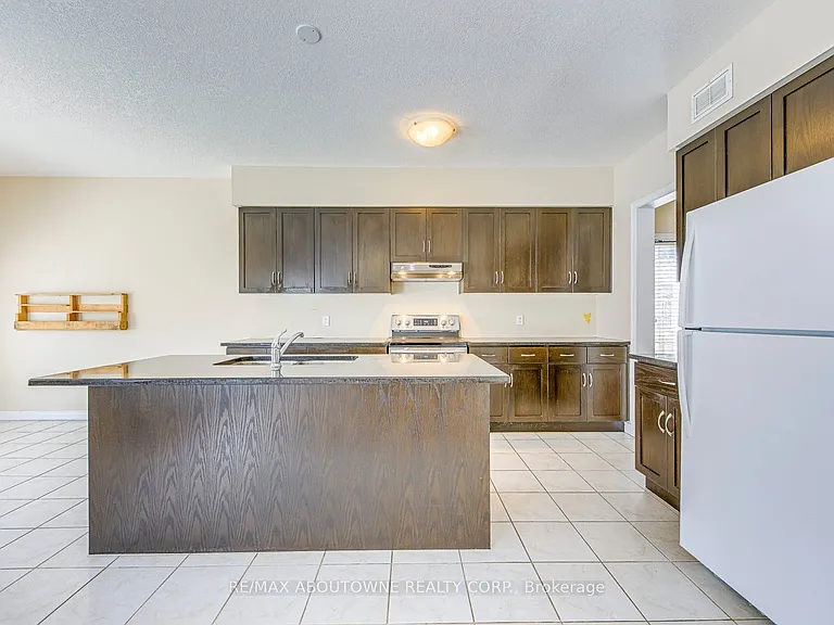 816 Roulston St — Photo 11