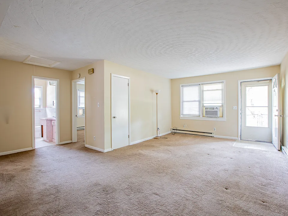 9101 Hammett Ave #1