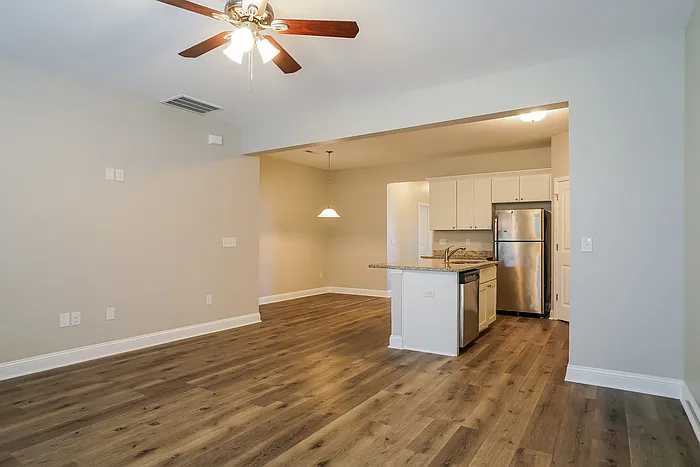4 bed, 3.0 bath, 1633 sqft, $2,075 — Photo 3