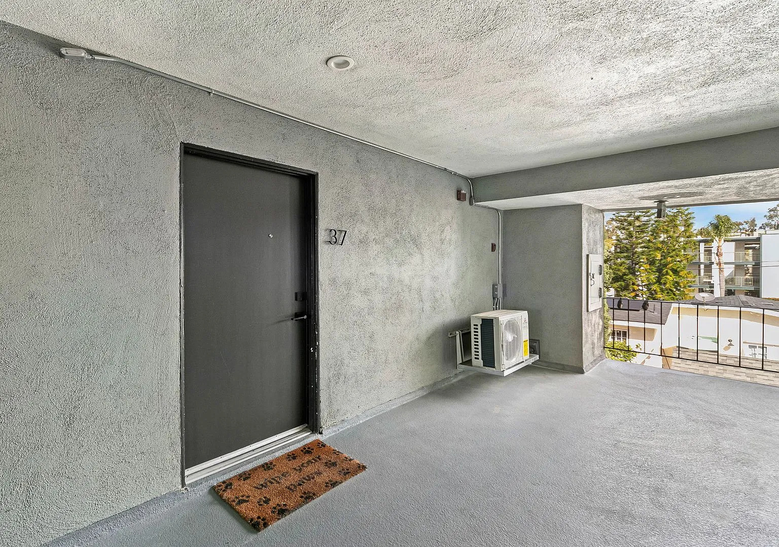 1867 Temple Ave — Photo 2