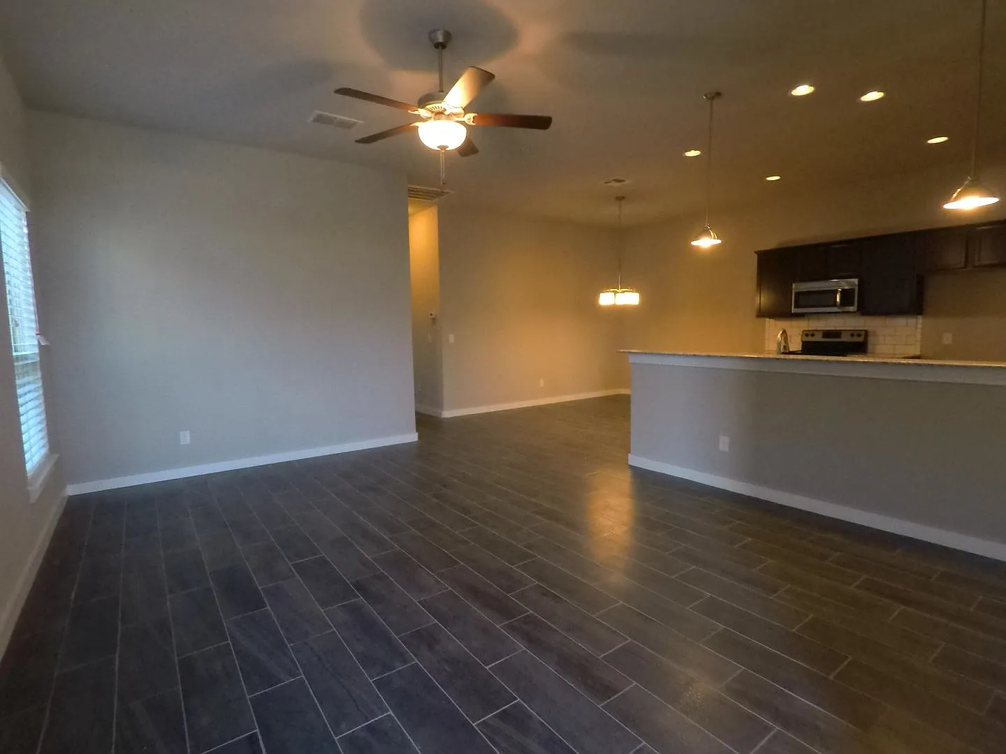 Beautiful 3 Bedroom Townhouse Located In Bastrop, Texas! — Photo 2