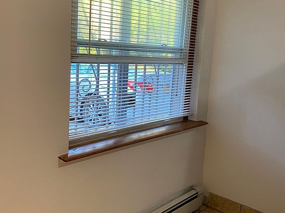 4th image of 1024 E 227th St #1