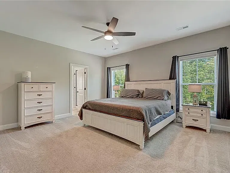 3 bed, 2247 sqft, $2,525 — Photo 4