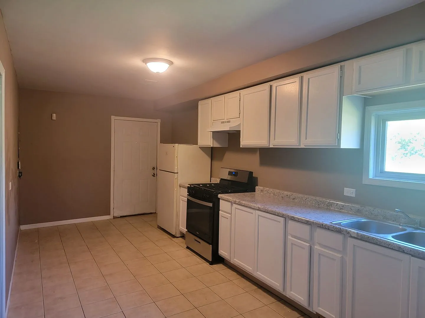 Charming 3BR Duplex in Harvey — Photo 3