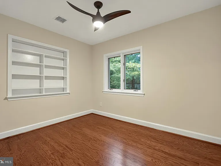 8023 Washington Ave — Photo 38