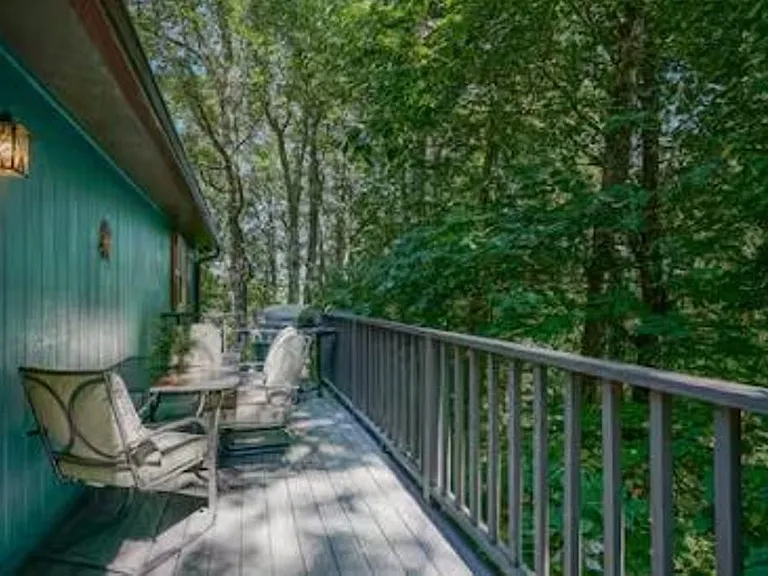 623 Wintergreen Dr — Photo 14